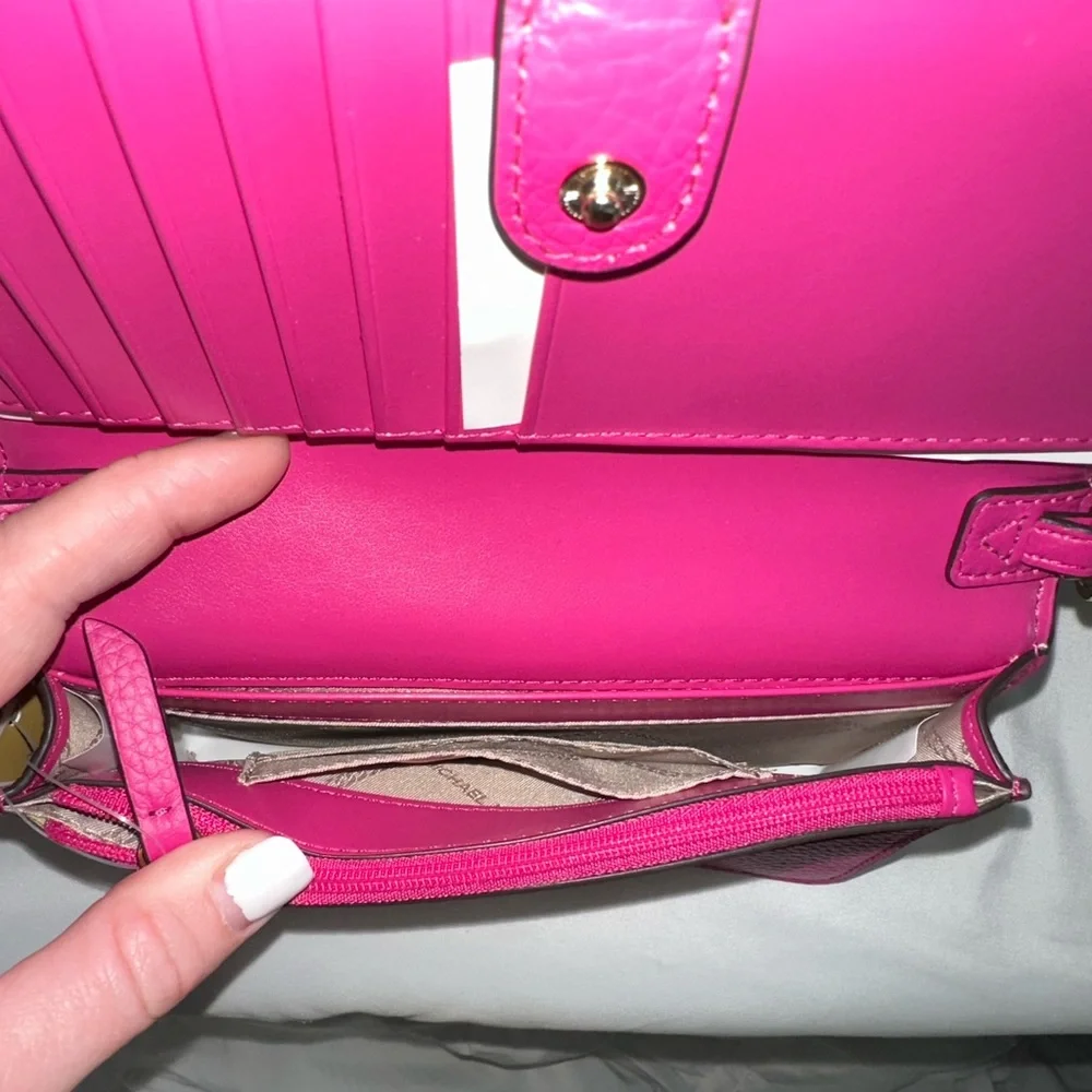 Michael Kors Leather Phone CrossBody - Picture 4 of 13